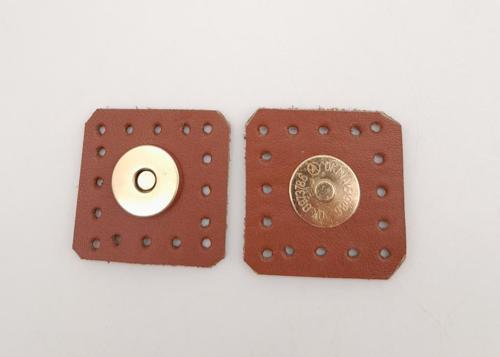 Taba Gerçek Derili Kare Mıknatıslı Çıtçıt Light Gold Metalli