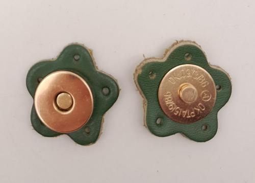 Yeşil Gerçek Derili Çiçek Model Mıknatıslı Çıtçıt Light Gold Metalli