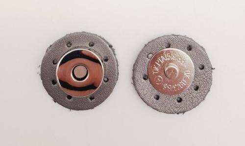Gri Suni Derili Mıknatıslı Çıtçıt Gümüş Metalli
