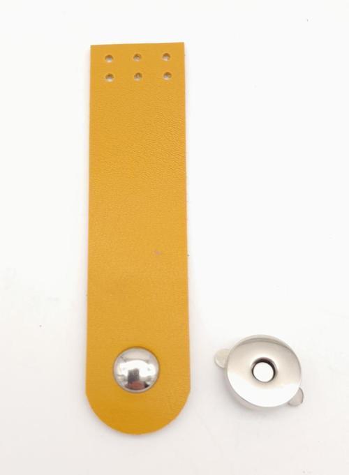Hardal Renk Tek Kat Suni Deri Kapak 10.5x2.5 cm Gümüş Metal