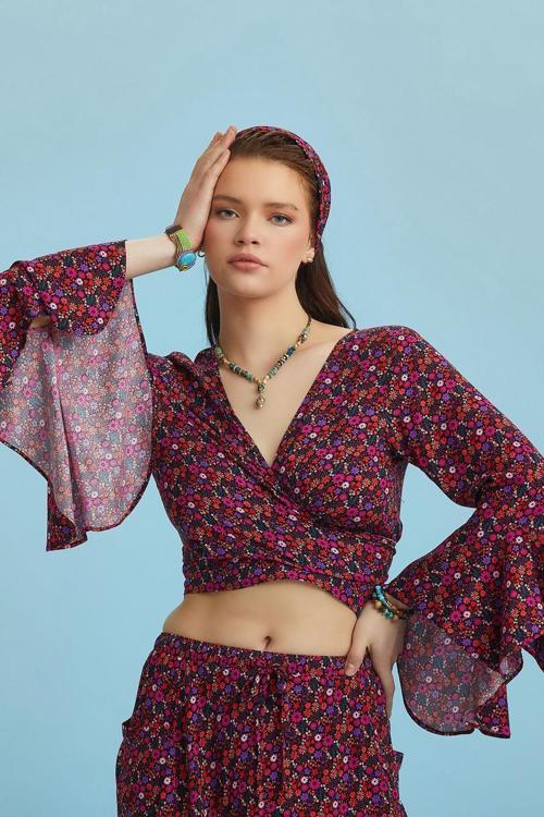 Çiçekli Desenli Ispanyol Kol Crop Bluz