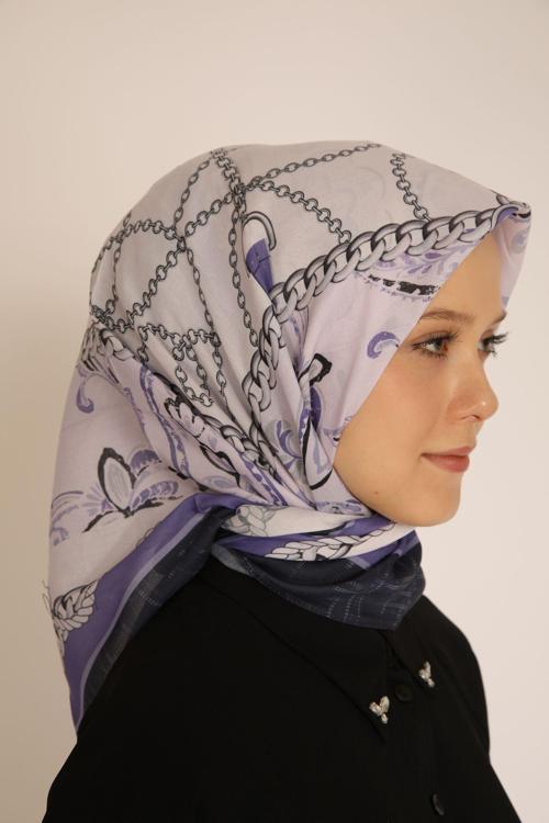 Zincir ve Çiçek Desenli Lila Soft Polyester Eşarp – Şıklığın İnce Detaylarıyla
