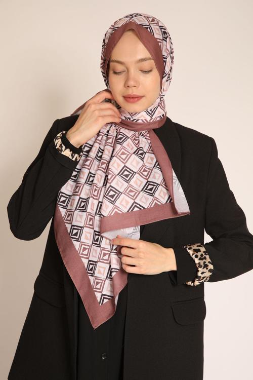 Akel Geometrik Desenli Soft Şal – Modern ve Zarif Tarzın Yeni Yüzü