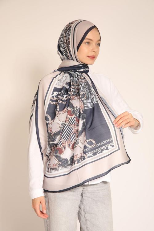 Lacivert-Bej Barok ve Zincir Desenli Şal – Zarif ve Modern Kombinler İçin