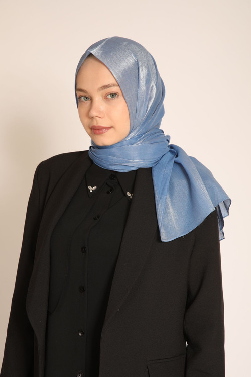 Akel Mavi Şal – Işıltılı ve Ferah Renkli Tesettür Şal Modeli