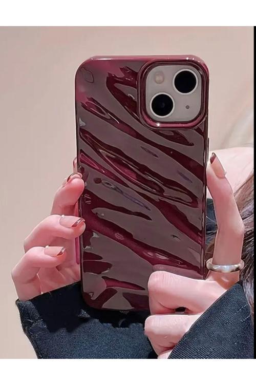 Iphone 13/14/15 Uyumlu 3D Dalgalı Kabartmalı Parlak Yüzeyli Bordo Kılıf