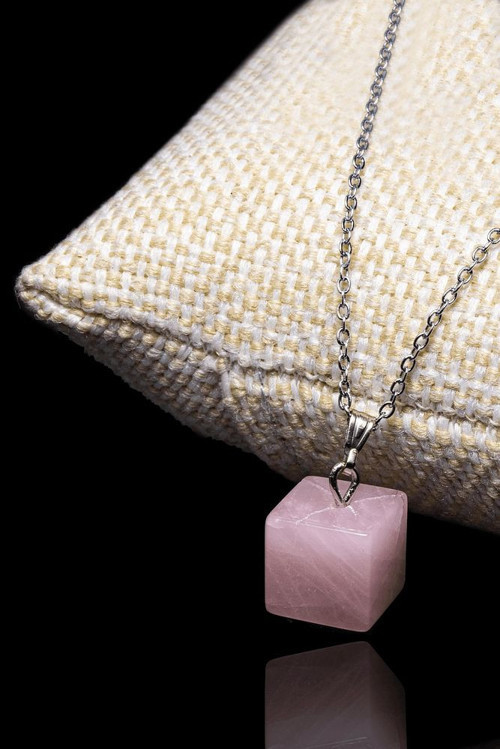 Sertifikalı Küp Model Doğal Pembe Kuvars Taşı Kolye