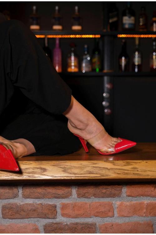 Stil Modern Kadın Şeffaf Bant Sivri Burun Topuklu Terlik Özel Tasarım Gündüz Gece Abiye Ayakkabı