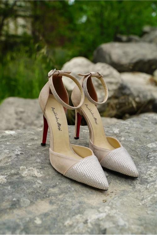 Kadın Taş Detaylı Bilekten Bağlamalı İnce Topuklu Stiletto Abiye Ayakkabı Zarif Şık Tasarım