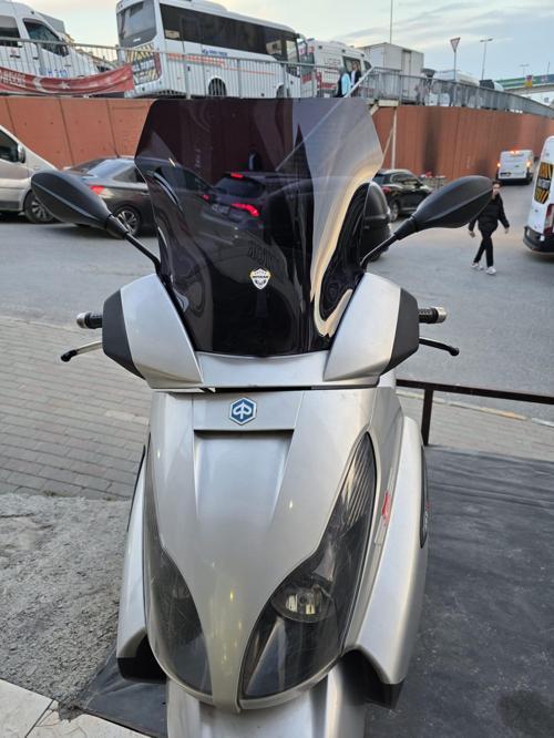 Piaggio X7 Siperlik Ön Cam 2007-2012 Model 43cm Siyah Renkli 4mm