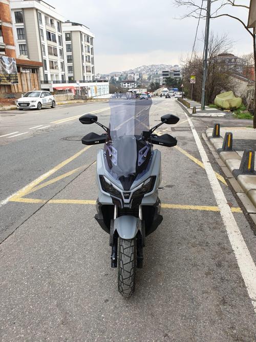 SYM ADX 300 Siperlik Ön Cam 2024-2025 Model 75cm Füme Renkli 4mm UZUN CAM