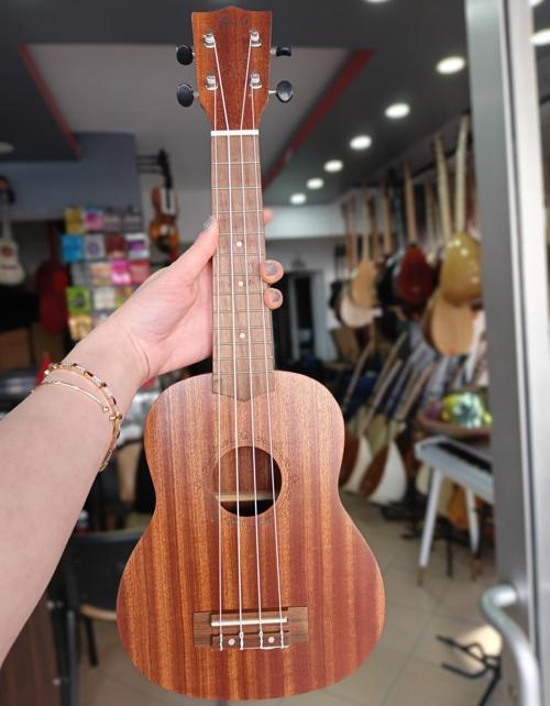 Soprano Ukulele (kılıf ve pena hediye)