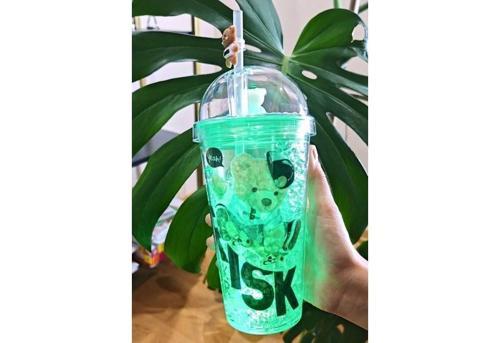Led Işıklı Pipetli Buzlu Cam Görünüm RİSK Ayıcık Karakterli Suluk 450 ML Çift Katman Mika Yeşil 2768