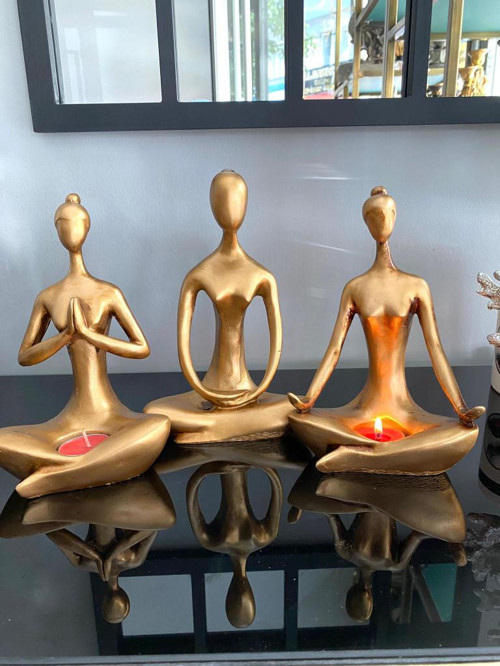 Yoga Yapan Biblo Büyük Boy
