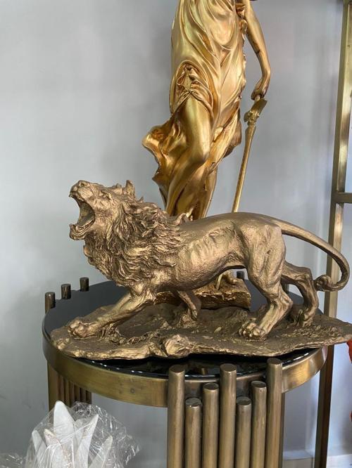 Dekoratif Aslan  Biblo Büyük Boy