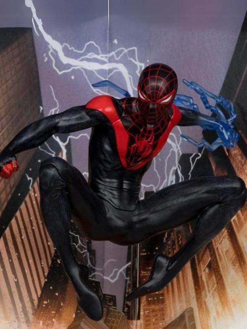 Comics - Spider-Man (Miles Morales: Spider-Man #1) Heykel