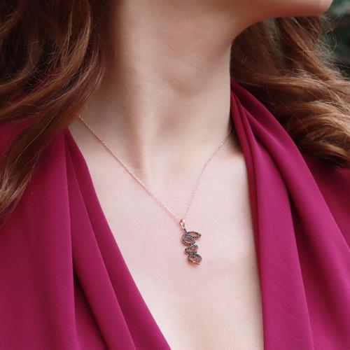 Siyah Zirkon Taşlı Love Yazılı Rose Gold Kaplama Gümüş Kolye