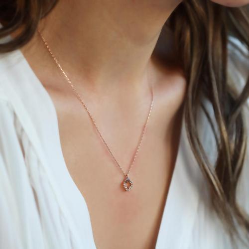 Mini Yonca Figürlü Rose Gold Kaplama Zirkon Taşlı Gümüş Kolye