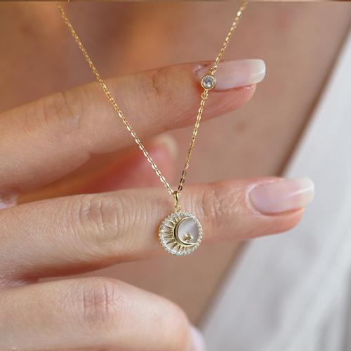Sedef Taşlı Ay Yıldız Figürlü Gold Kaplama Gümüş Kolye
