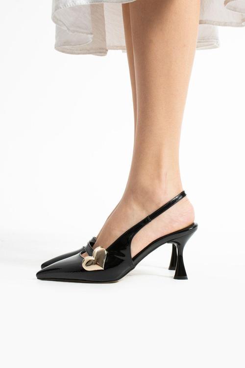 Şık Siyah Kalp Tokalı Kadın Topuklu Ayakkabı Rugan Görünümlü Vegan Deri Rahat 7Cm Stiletto