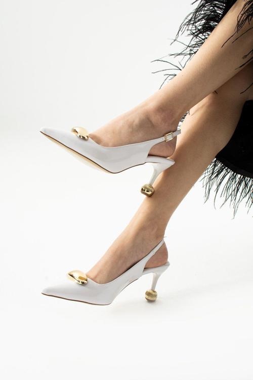 Beyaz Rugan Vegan Deri 7Cm İnce Topuklu Stiletto | Gold Detaylı Şık Kadın Ofis Abiye Günlük Ayakkabı