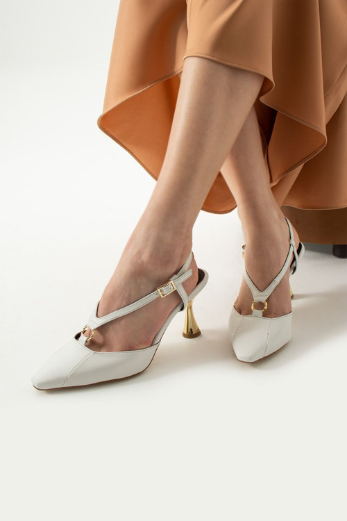 Lüks Beyaz Mat Kadın Topuklu Ayakkabı Altın Detaylı Şık Ve Zarif Günlük Özel Gün Kombinleri İçin