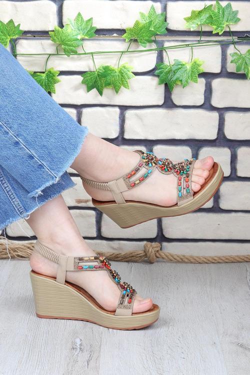 Heel Taş Detaylı 8 Cm Dolgu Topuklu Kadın Sandalet