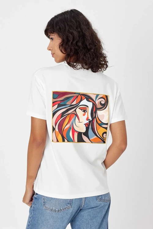 Yapay Zeka Tasarım Sırt Aplike Özel Baskılı %100 Pamuklu Penye Regular Fit T-shirt (pikasso)
