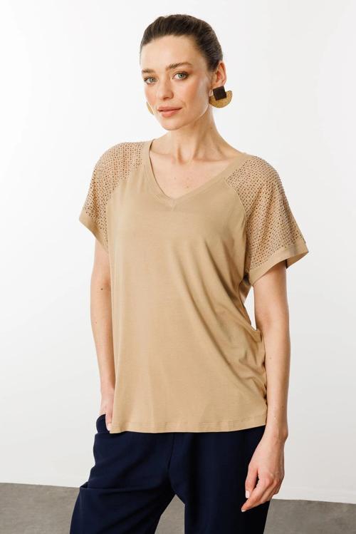 Kadın V Yaka Omuzları Taş Baskılı Penye T-Shirt 25836 Vizon