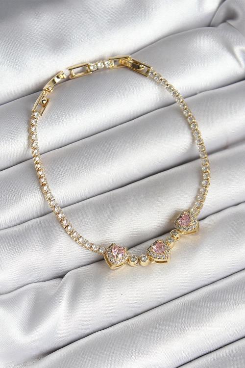 Pirinç Sıralı Pembe Kalp Figürlü Zirkon Taşlı Gold Renk Kadın Bileklik SL11927