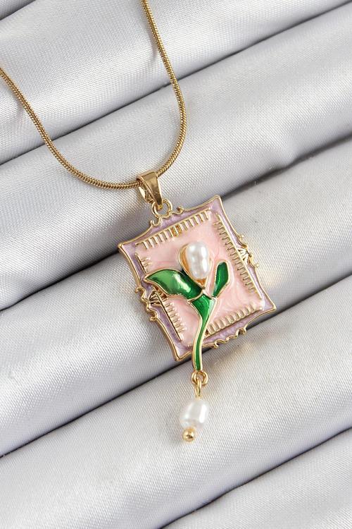 316L Çelik Zincir Pembe Sanatsal Portre Sallantılı İnci Detaylı Lale Model Gold Renk Kadın Kolye SL12176
