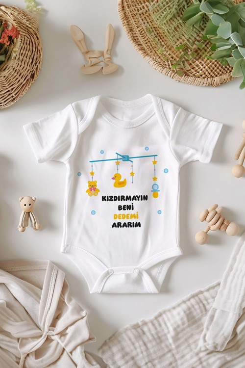 %100 Pamuk Kısa Kollu Dedemi Ararım Desenli Çıtçıtlı Bebek Body Zıbın Beyaz