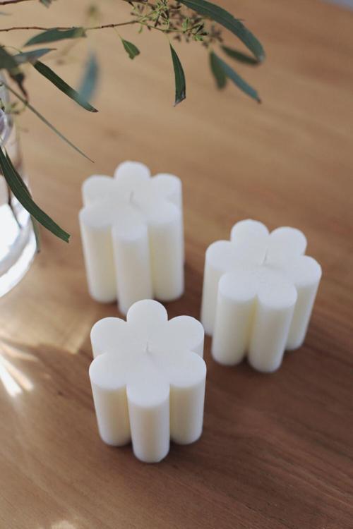 Orta Boy Papatya Kokulu Mum - Silindir Papatya Soya Wax Candle 1 Adet Beyaz - Boy 7 Cm