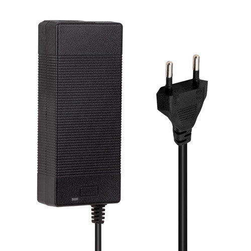 16.8 Volt 3 Amper Adaptör 5.5 2.5 Uçlu Kırmızı Yeşil Ledli Masa Tipi Şarj Adaptörü