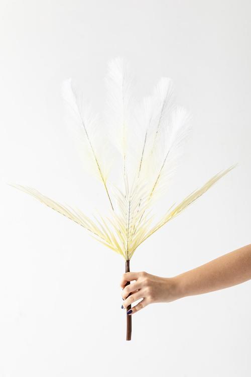 Yapay Tüylü Palmiye Yaprağı 75 Cm 8 Dal Beyaz