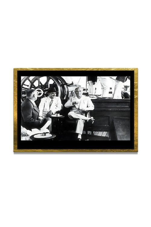 Yapay Zeka İle Yenilenmiş Atatürk Fotoğrafları Siyah Beyaz Cam Tablo, 3D Dekoratif Baskı 523