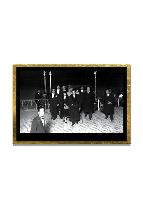 Yapay Zeka İle Yenilenmiş Atatürk Fotoğrafları Siyah Beyaz Cam Tablo, 3D Dekoratif Baskı 33