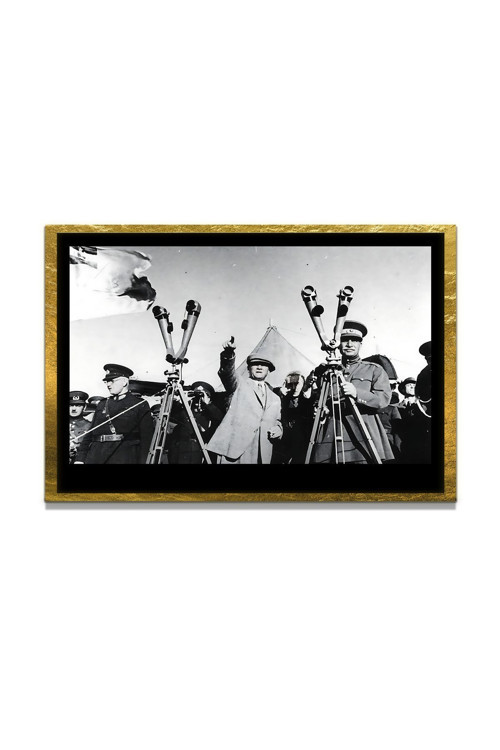 Yapay Zeka İle Yenilenmiş Atatürk Fotoğrafları Siyah Beyaz Cam Tablo, 3D Dekoratif Baskı 209