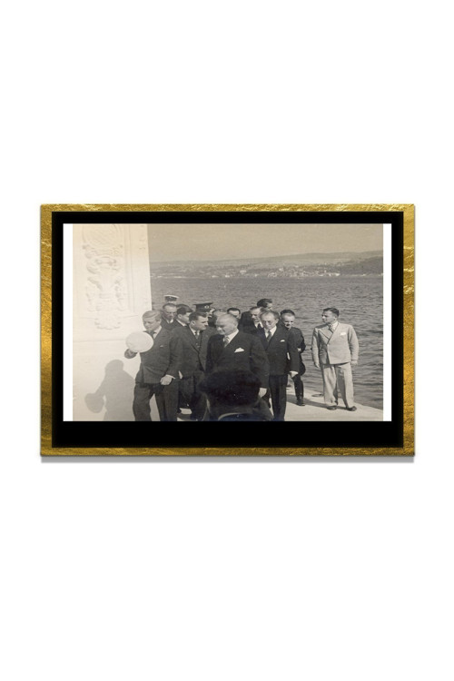 Yapay Zeka İle Yenilenmiş Atatürk Fotoğrafları Siyah Beyaz Cam Tablo, 3D Dekoratif Baskı 757