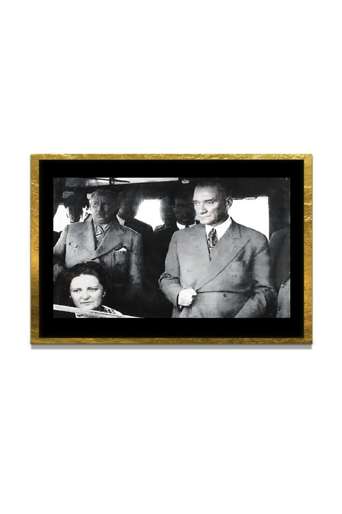 Yapay Zeka İle Yenilenmiş Atatürk Fotoğrafları Siyah Beyaz Cam Tablo, 3D Dekoratif Baskı 455