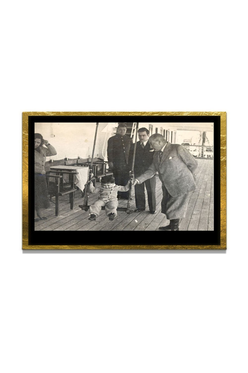 Yapay Zeka İle Yenilenmiş Atatürk Fotoğrafları Siyah Beyaz Cam Tablo, 3D Dekoratif Baskı 337