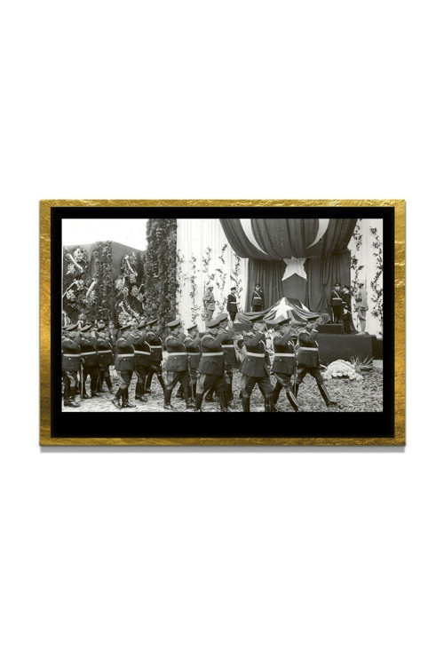 Yapay Zeka İle Yenilenmiş Atatürk Fotoğrafları Siyah Beyaz Cam Tablo, 3D Dekoratif Baskı 351