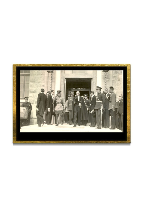 Yapay Zeka İle Yenilenmiş Atatürk Fotoğrafları Siyah Beyaz Cam Tablo, 3D Dekoratif Baskı 803