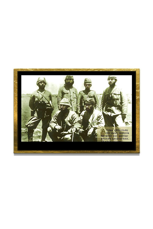 Yapay Zeka İle Yenilenmiş Atatürk Fotoğrafları Siyah Beyaz Cam Tablo, 3D Dekoratif Baskı 426