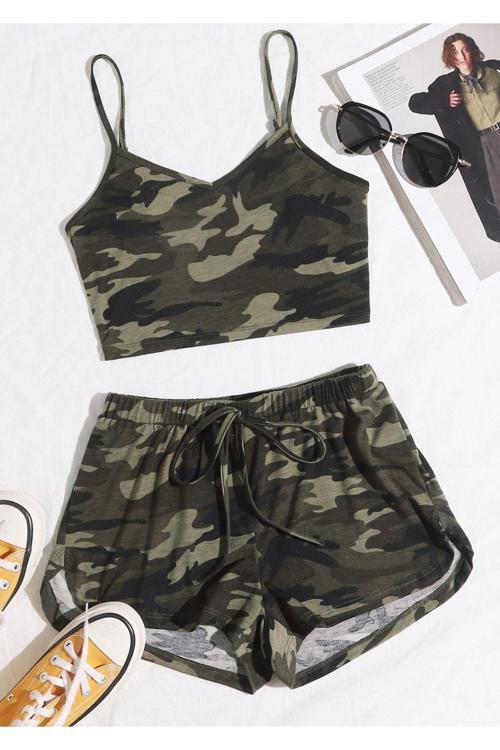 Kadın Kamuflaj Desenli Askılı Crop Top Ve Şortlu Gecelik Takım Çok Renkli S-M