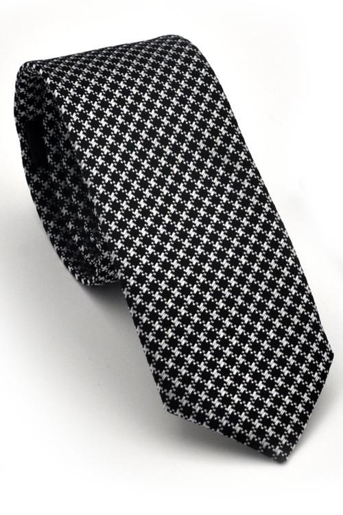 Beyaz Kaz Ayağı Desenli Siyah Dokuma Kumaş Mendilli Slim Fit Kravat // SDK230903