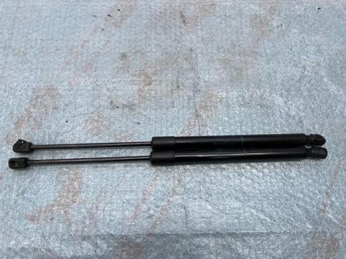 Bagaj Amortisörü Q7 06-15 4L (Oem No: 4L0827552)