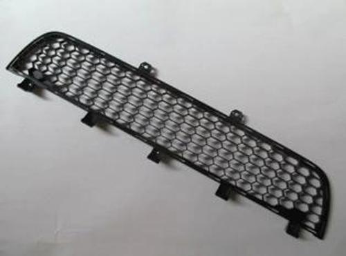 Mıtsubıshı L200- Pıck Up- 10/13; Ön Tampon Panjuru Orta (Çift Kabin)(Fpı) (Oem No: 6402A182T)