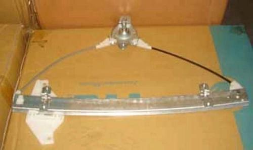2000-2006 Hyundai Accent Milenyum Ön Cam Krikosu Sağ Manuel Adet Oem No:8240225000