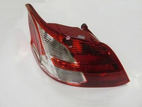 2013-2016 Peugeot 301 Stop Lambası Sol Kırmızı-Beyaz (Pleksan) (Adet) (Oem No:9674807880)
